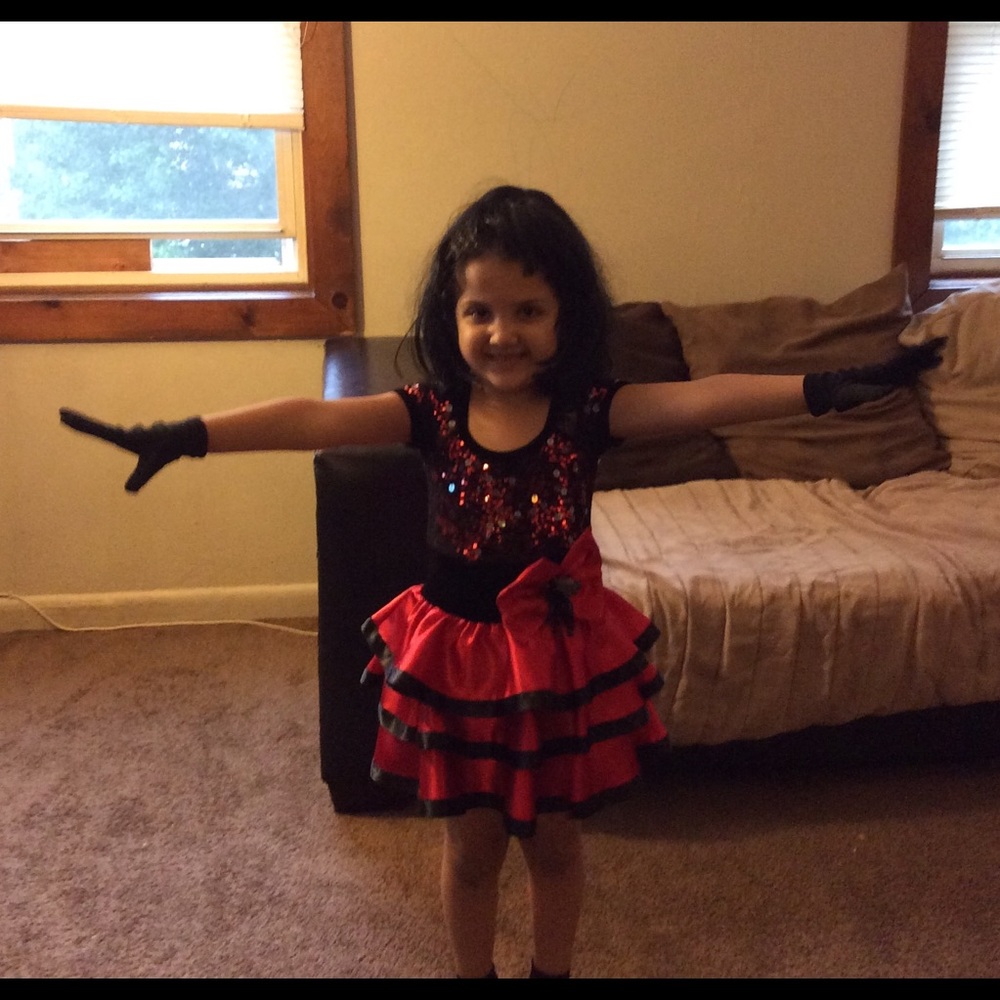 BELLA Halloween costume size (5-7) years